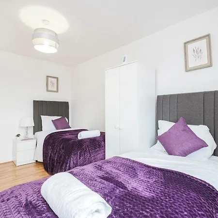 Spacious 3 Bed 1 Bath Hse W Guest Toilet W Parking Near Excel - E16 London Exterior photo