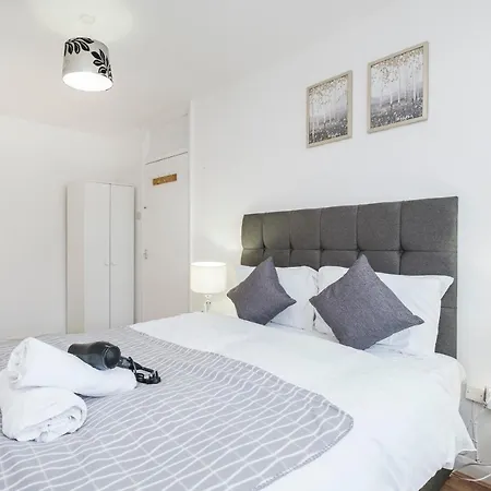 Spacious 3 Bed 1 Bath Hse W Guest Toilet W Parking Near Excel - E16 London Exterior photo