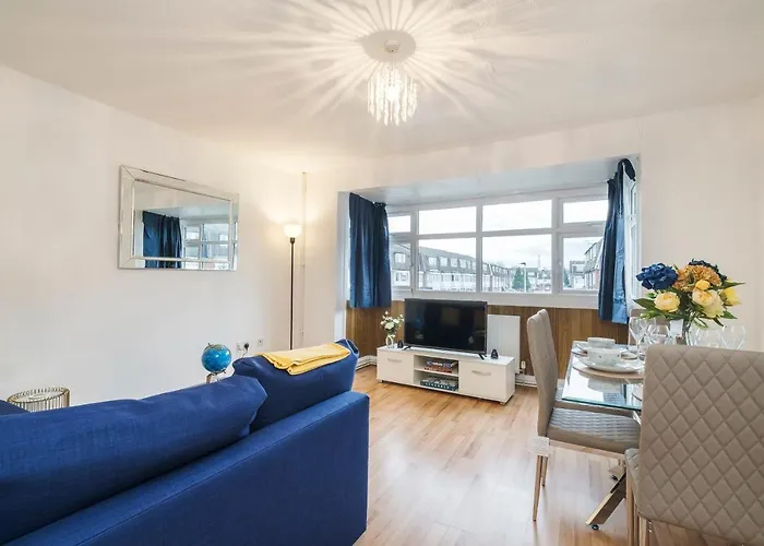 Spacious 3 Bed 1 Bath Hse W Guest Toilet W Parking Near Excel - E16