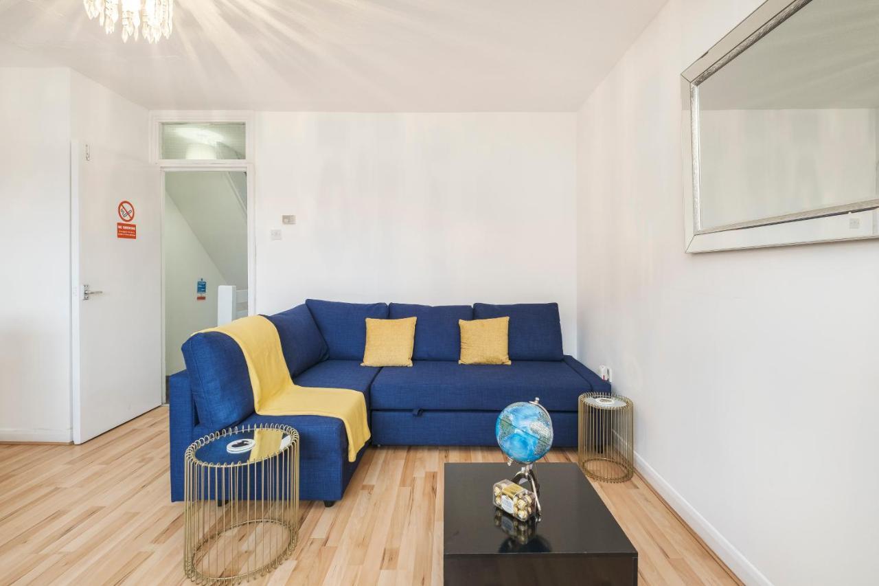 Spacious 3 Bed 1 Bath Hse W Guest Toilet W Parking Near Excel - E16 Appartement Londen
